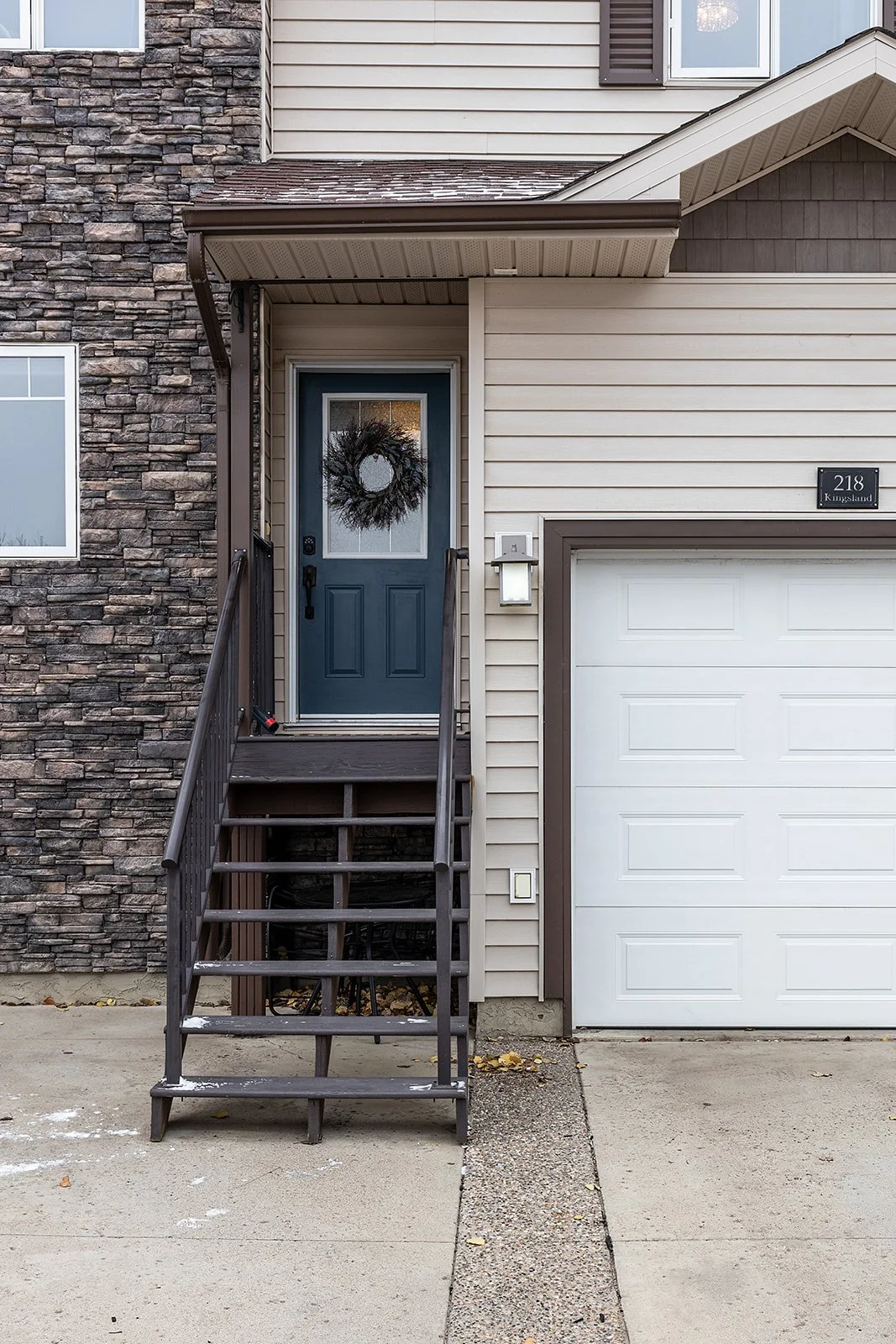 218 Somerset Way SE-4.jpg