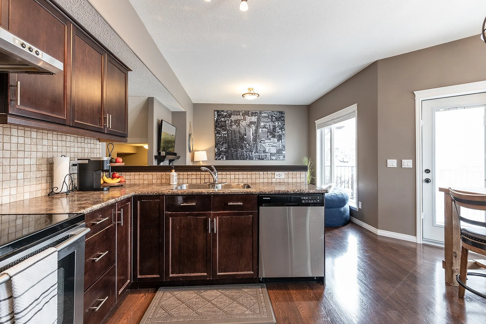 218 Somerset Way SE-15.jpg