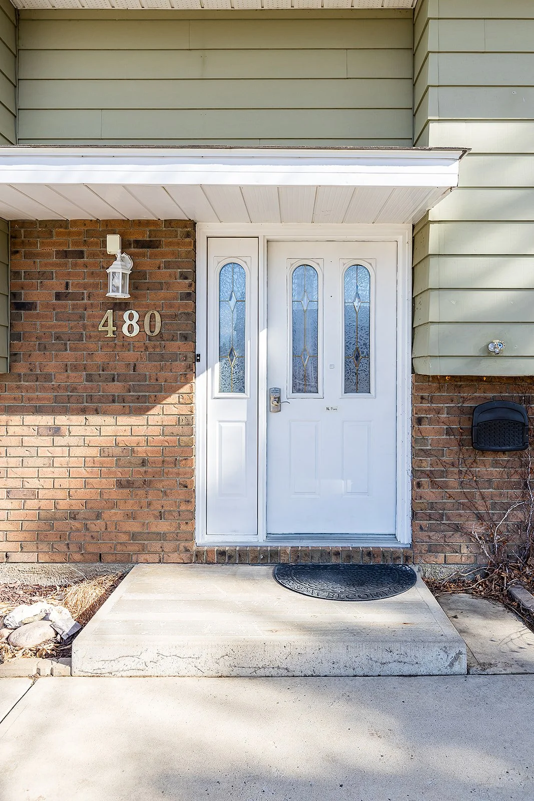 480 Sissons Cres SE-2.jpg