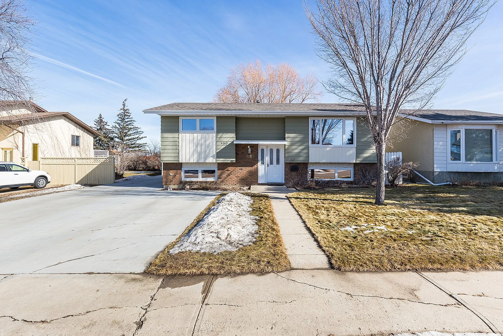 480 Sissons Cres SE-3.jpg