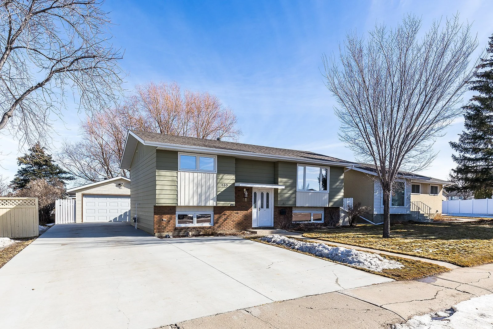 480 Sissons Cres SE-4.jpg