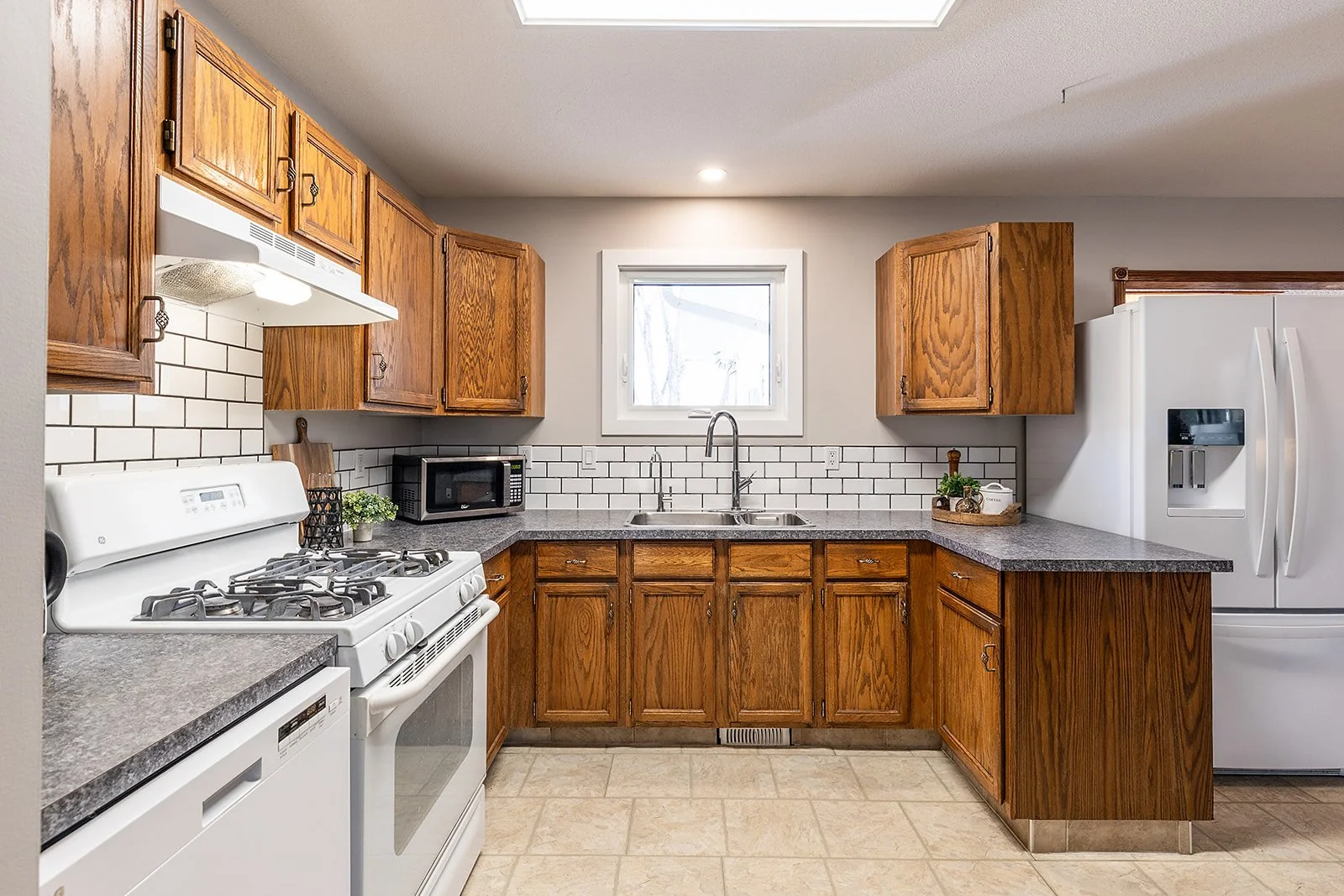 480 Sissons Cres SE-14.jpg