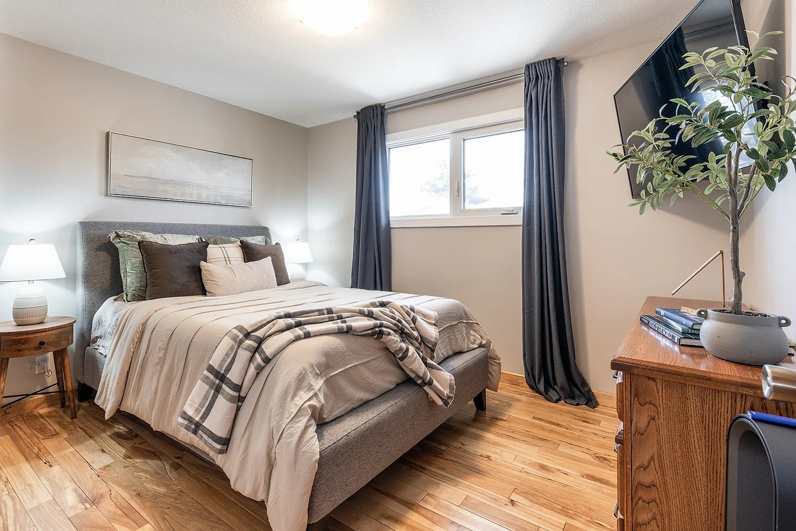 480 Sissons Cres SE-27.jpg