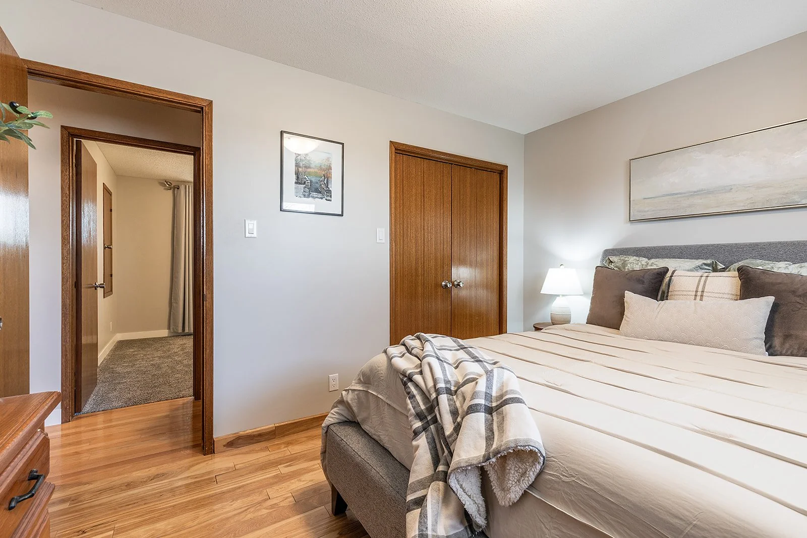 480 Sissons Cres SE-28.jpg