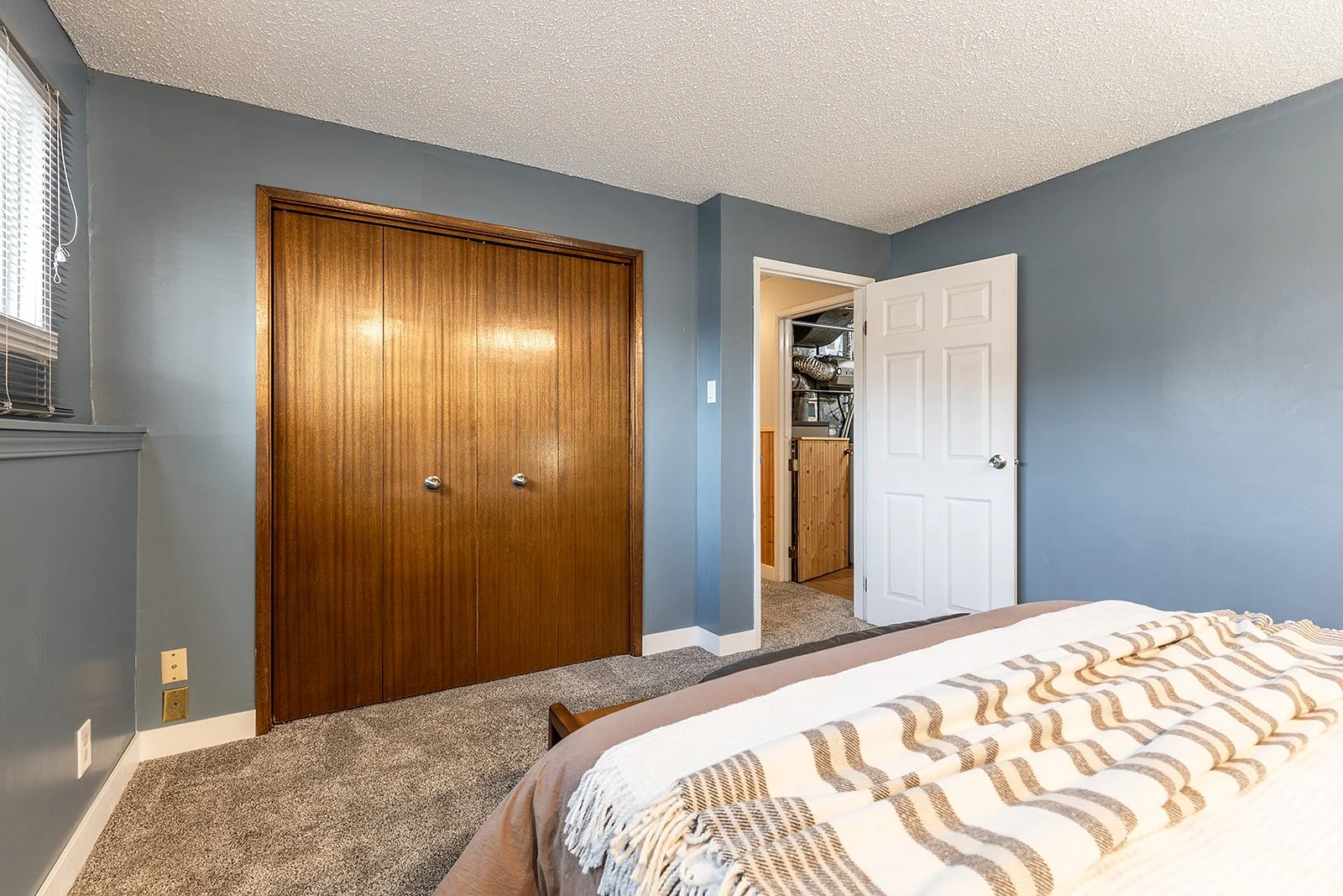 480 Sissons Cres SE-32.jpg