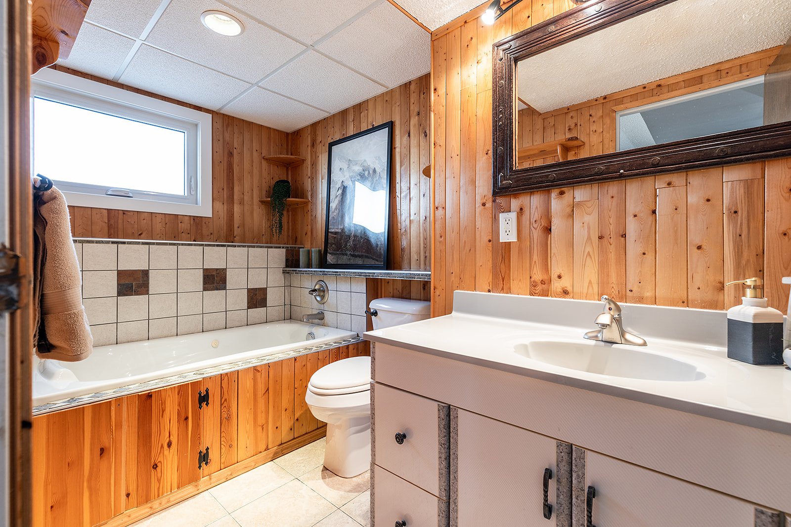 480 Sissons Cres SE-37.jpg