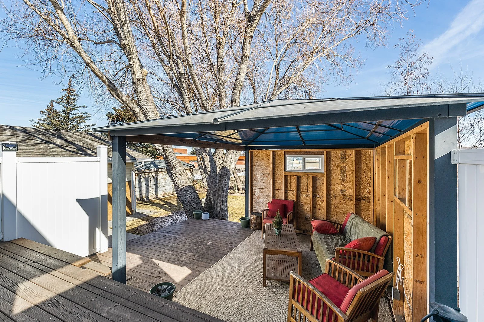 480 Sissons Cres SE-43.jpg