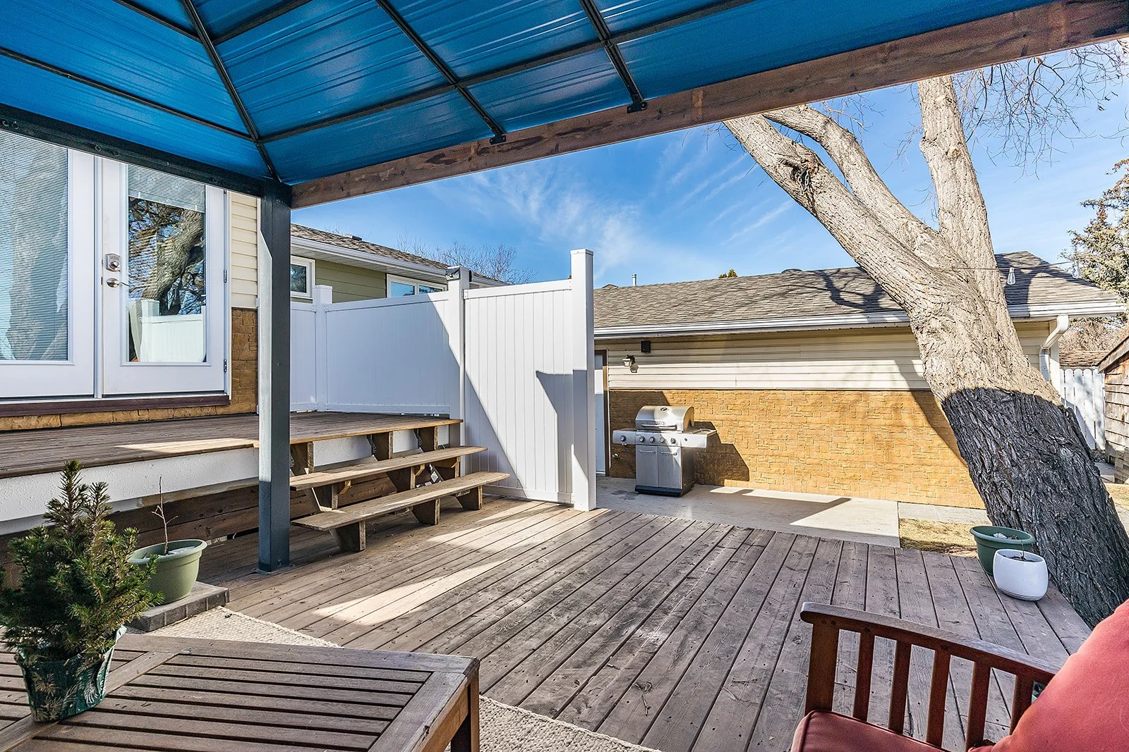 480 Sissons Cres SE-44.jpg