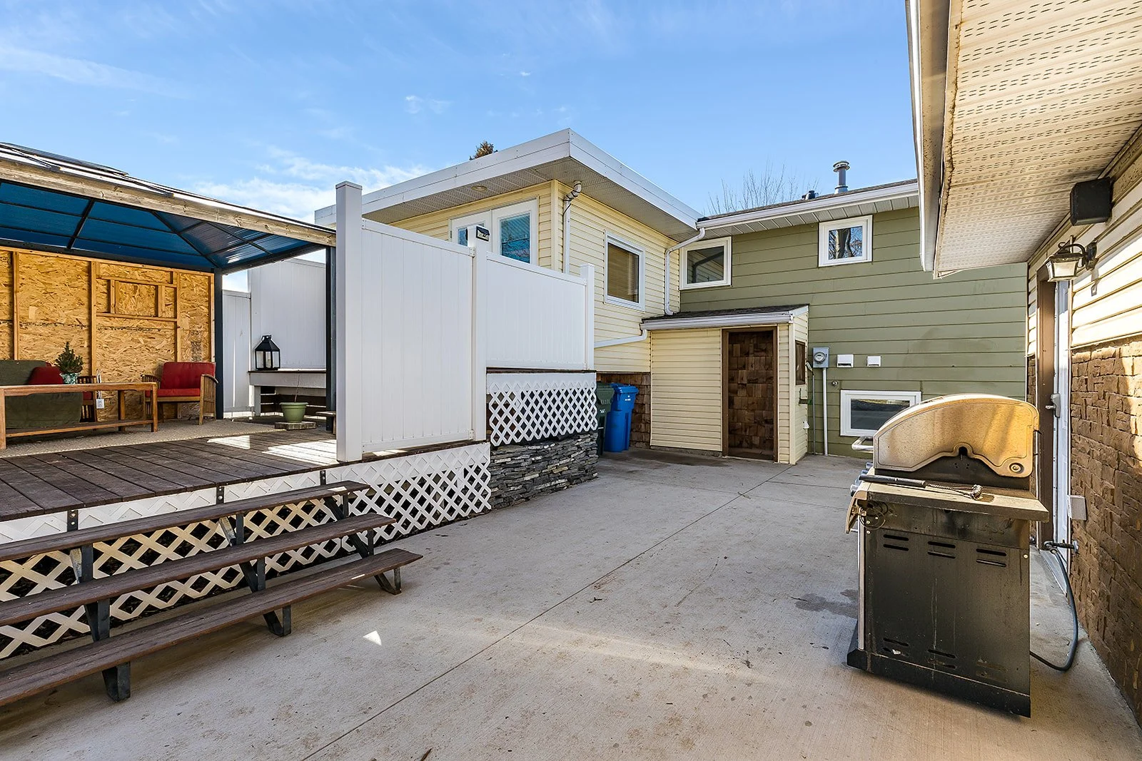 480 Sissons Cres SE-46.jpg