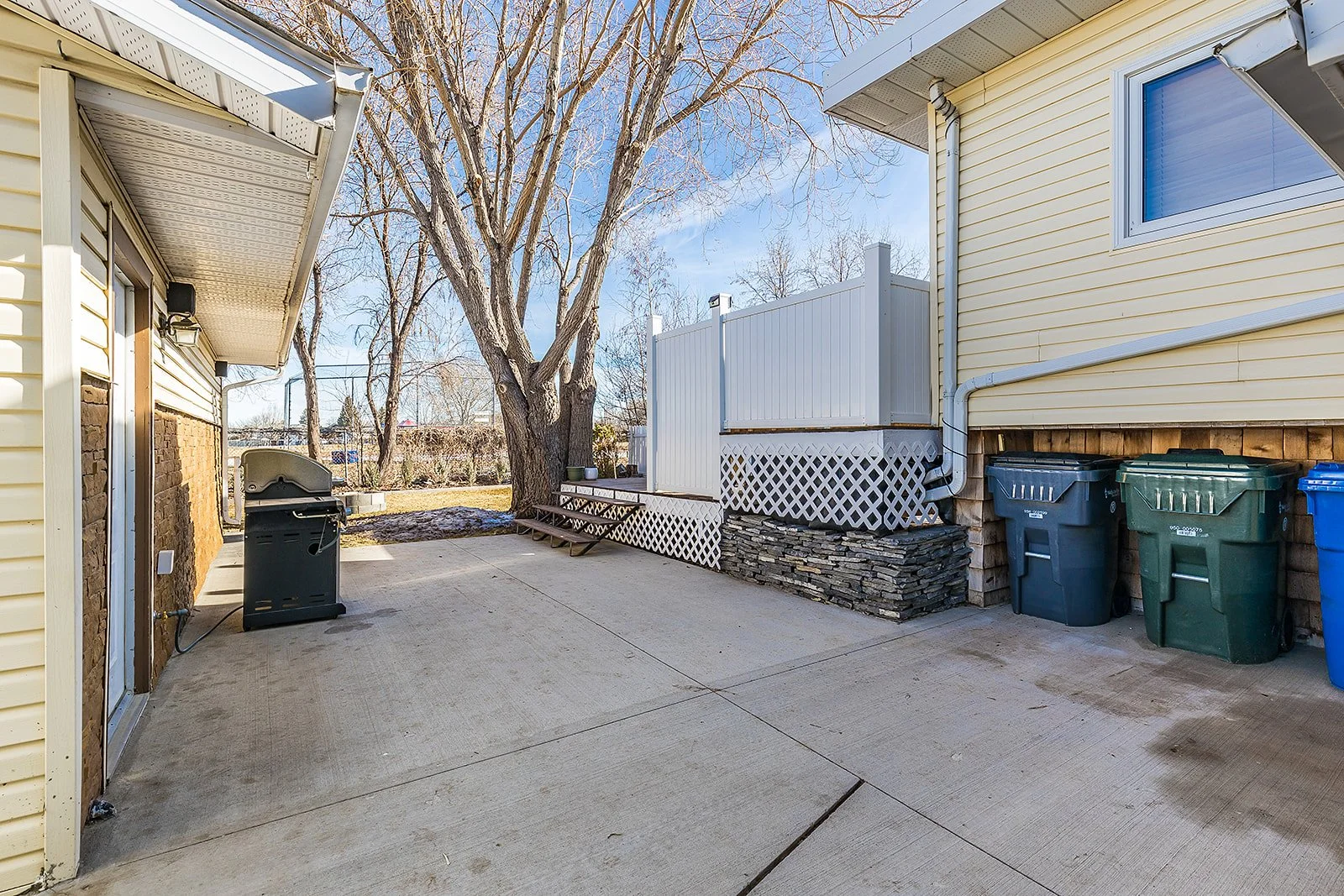 480 Sissons Cres SE-47.jpg