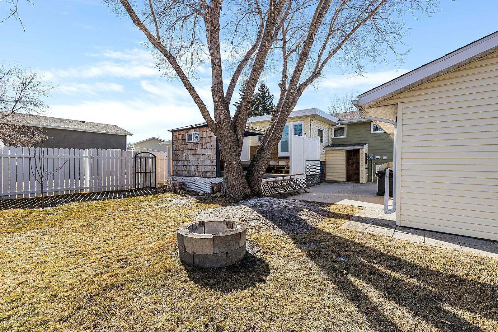 480 Sissons Cres SE-48.jpg