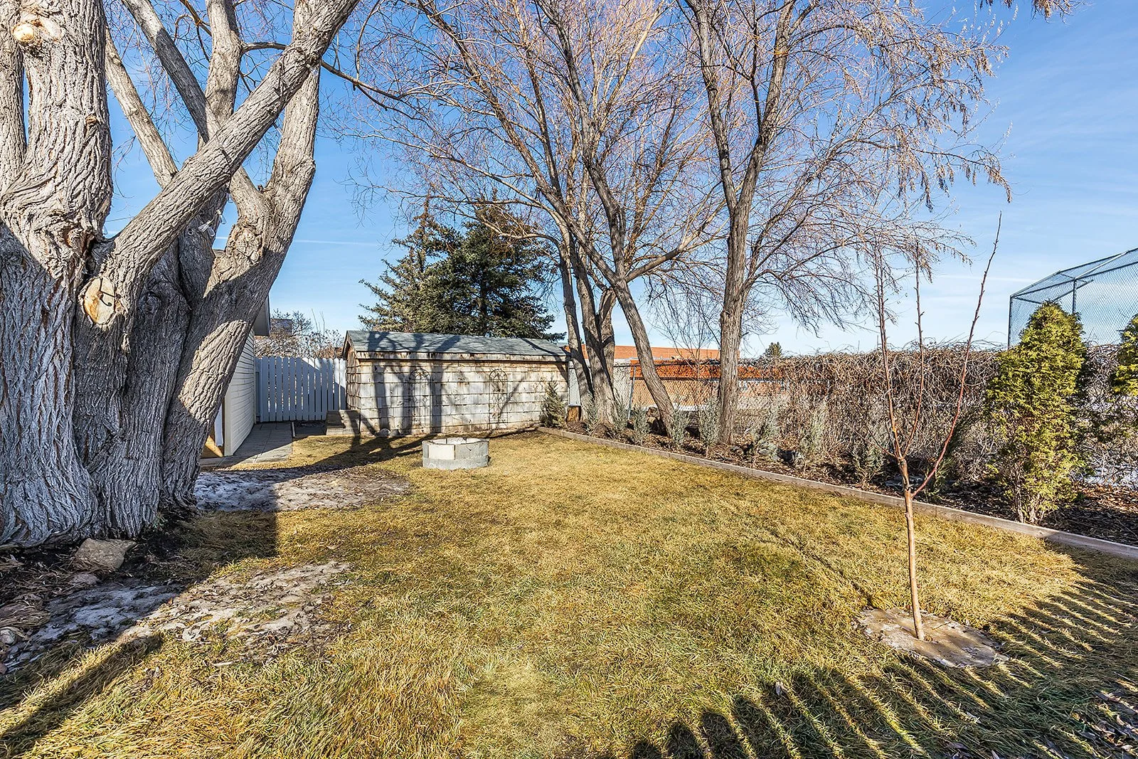 480 Sissons Cres SE-50.jpg