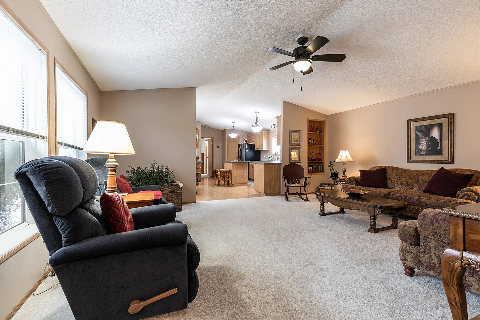 72 1600 Strachan Rd SE-5.jpg