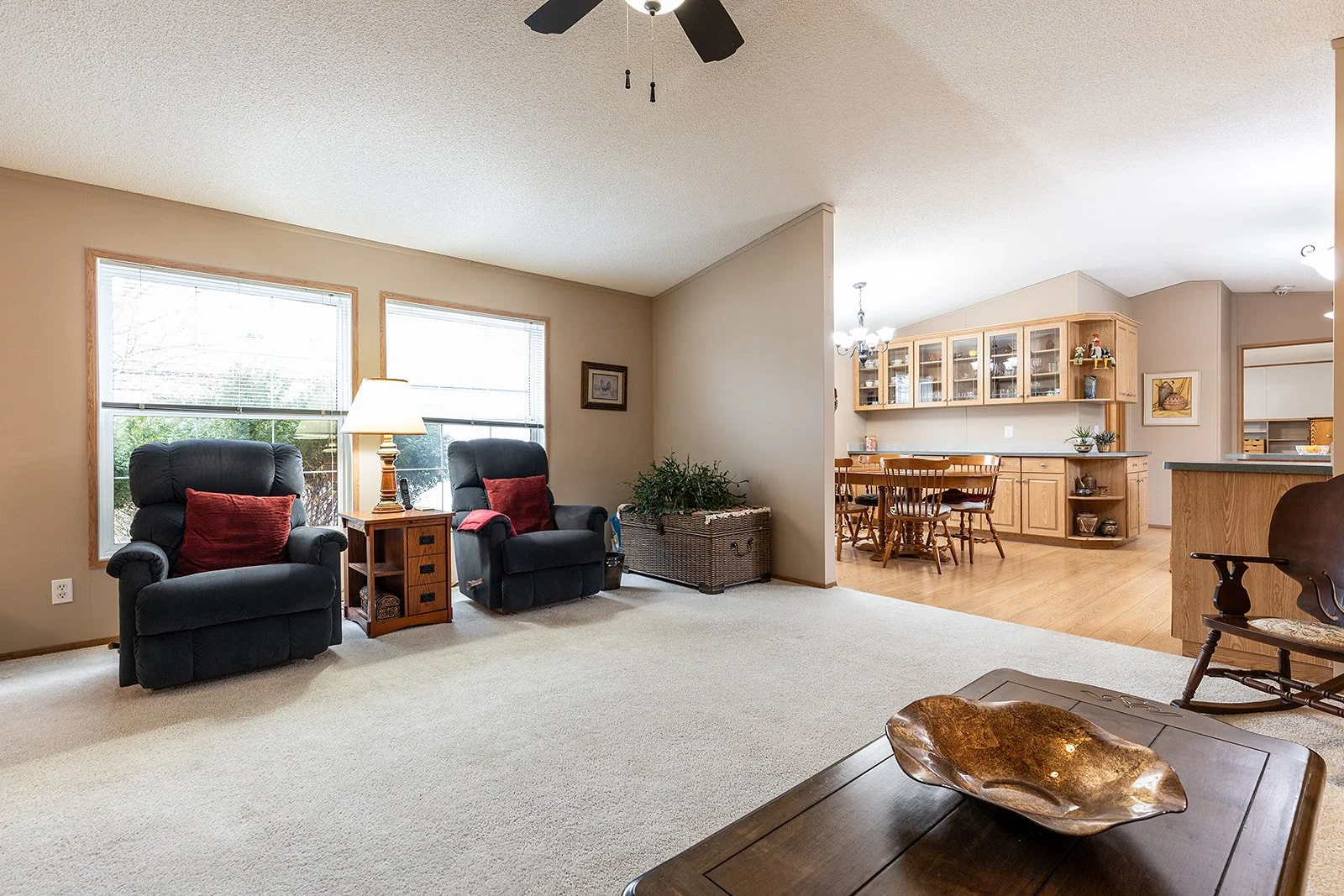72 1600 Strachan Rd SE-7.jpg