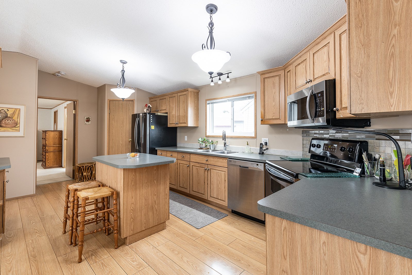 72 1600 Strachan Rd SE-9.jpg