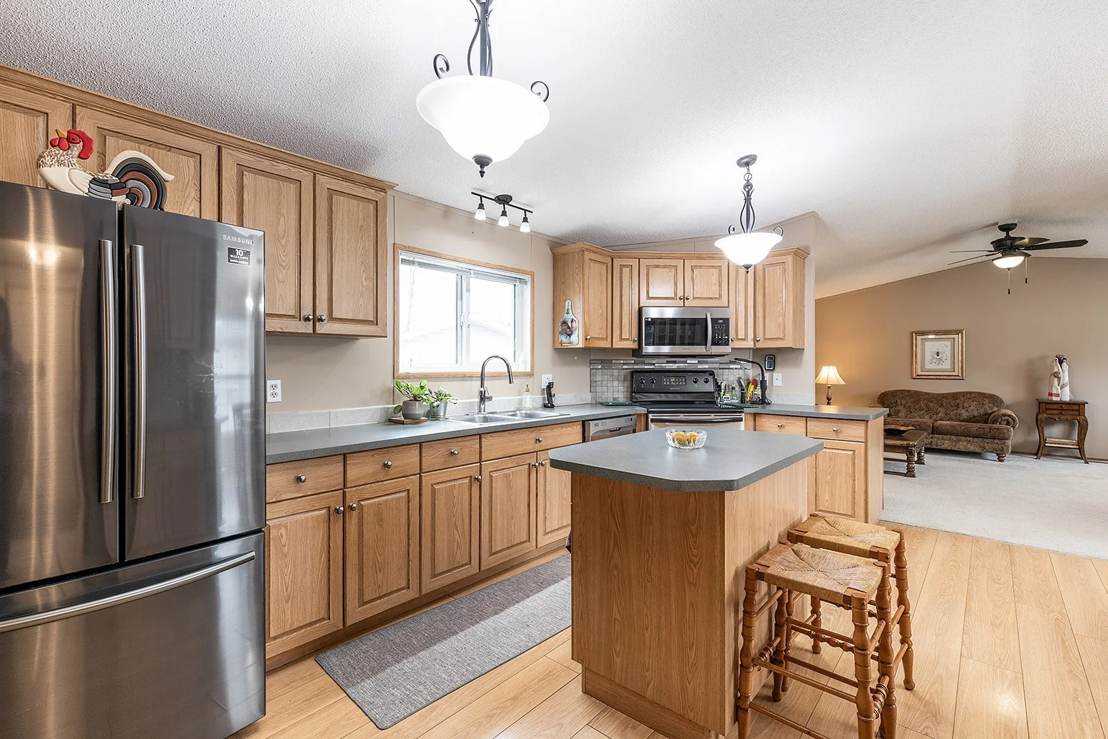 72 1600 Strachan Rd SE-11.jpg