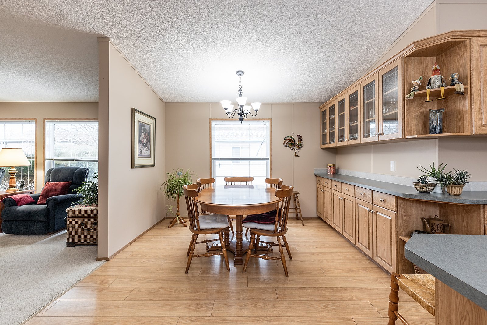 72 1600 Strachan Rd SE-13.jpg