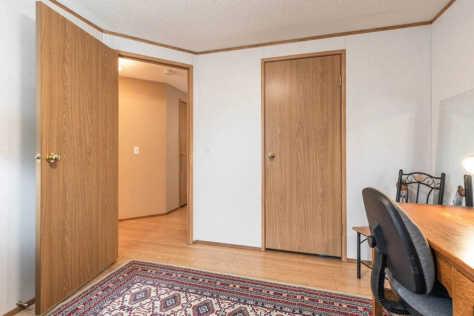 72 1600 Strachan Rd SE-21.jpg