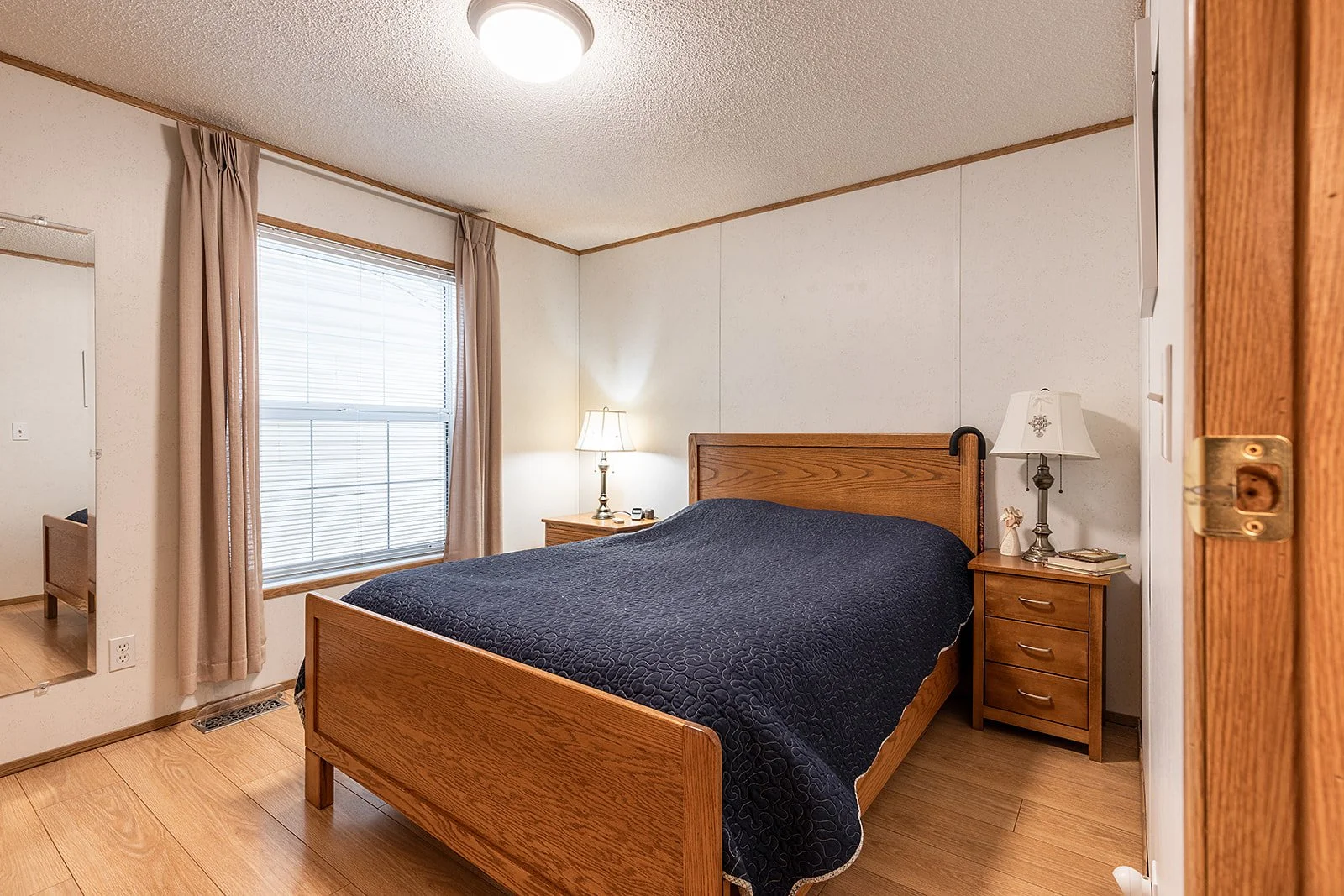 72 1600 Strachan Rd SE-23.jpg