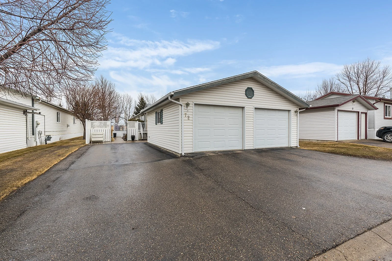 72 1600 Strachan Rd SE-27.jpg