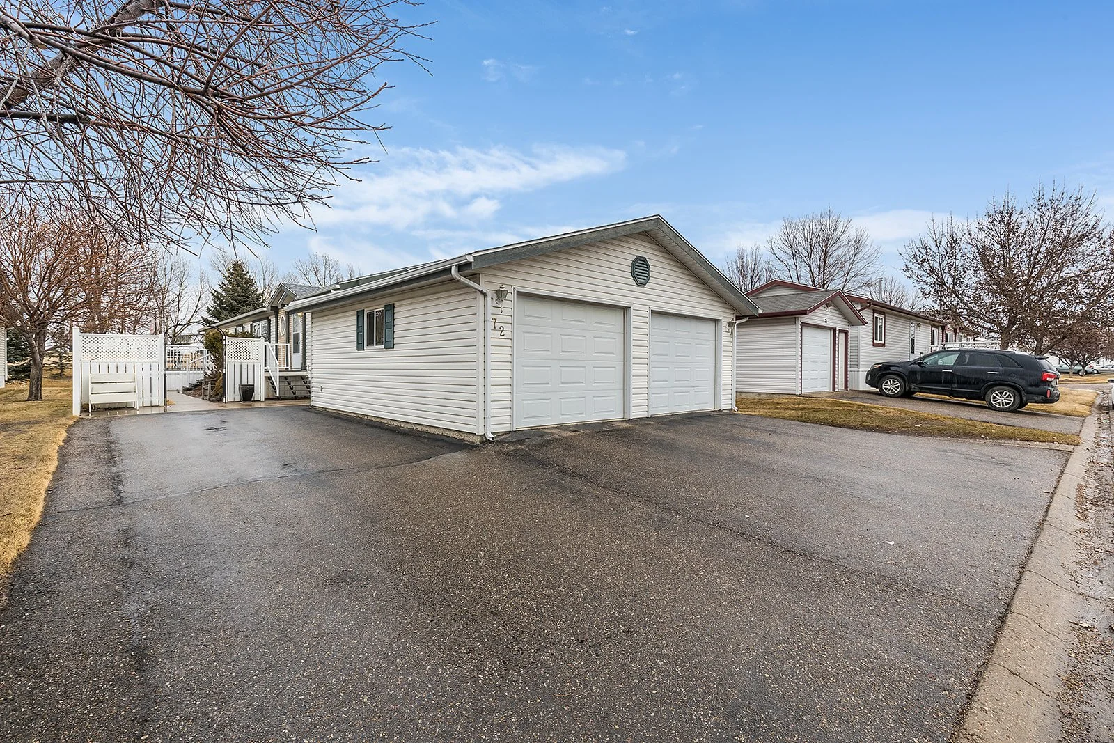 72 1600 Strachan Rd SE-28.jpg