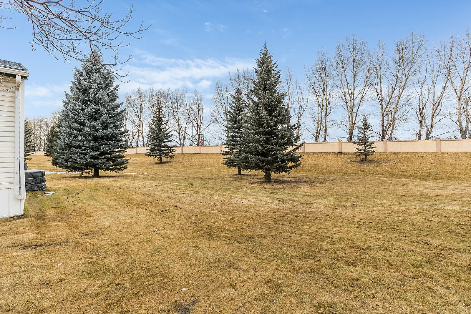 72 1600 Strachan Rd SE-30.jpg