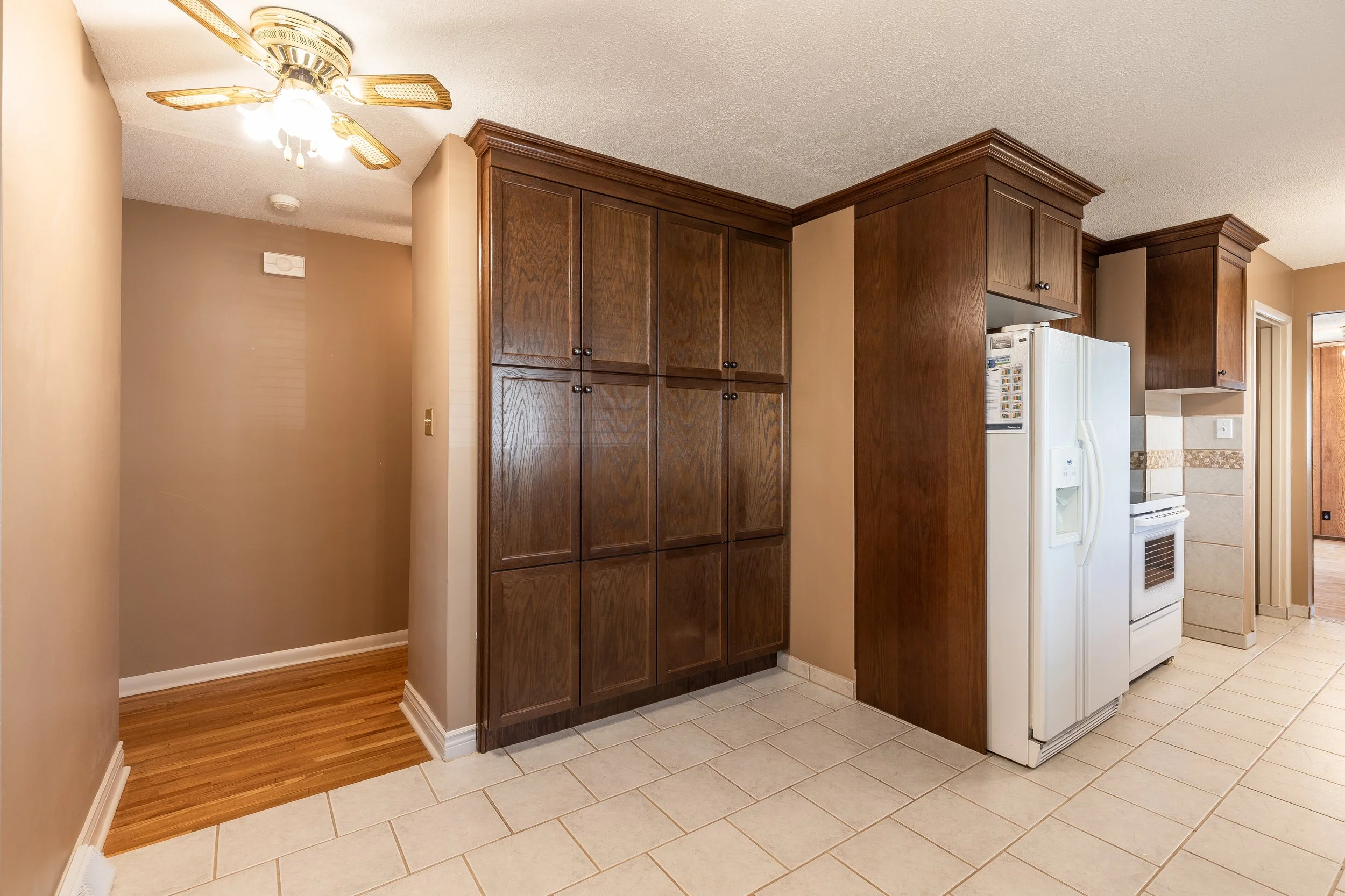 188 Burns Cres NW Vacant-18.jpg