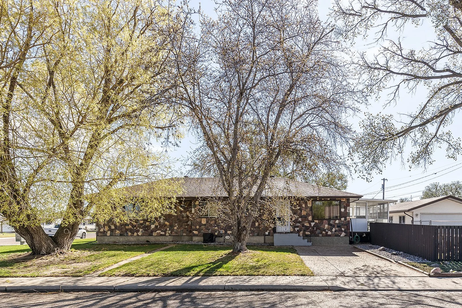 188 Burns Cres NW Vacant-1.jpg