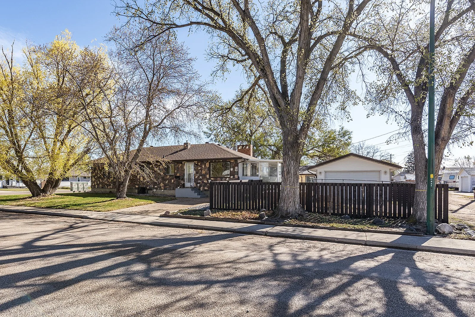 188 Burns Cres NW Vacant-3.jpg