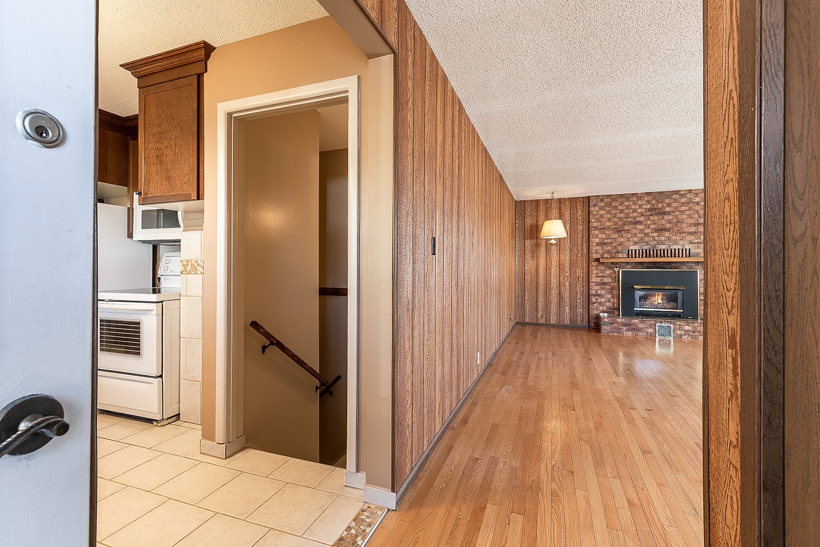188 Burns Cres NW Vacant-6.jpg