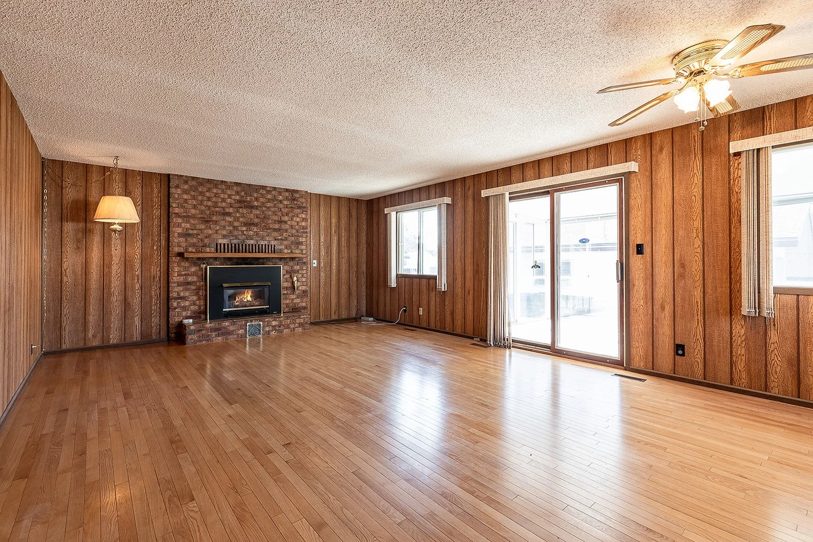 188 Burns Cres NW Vacant-8.jpg
