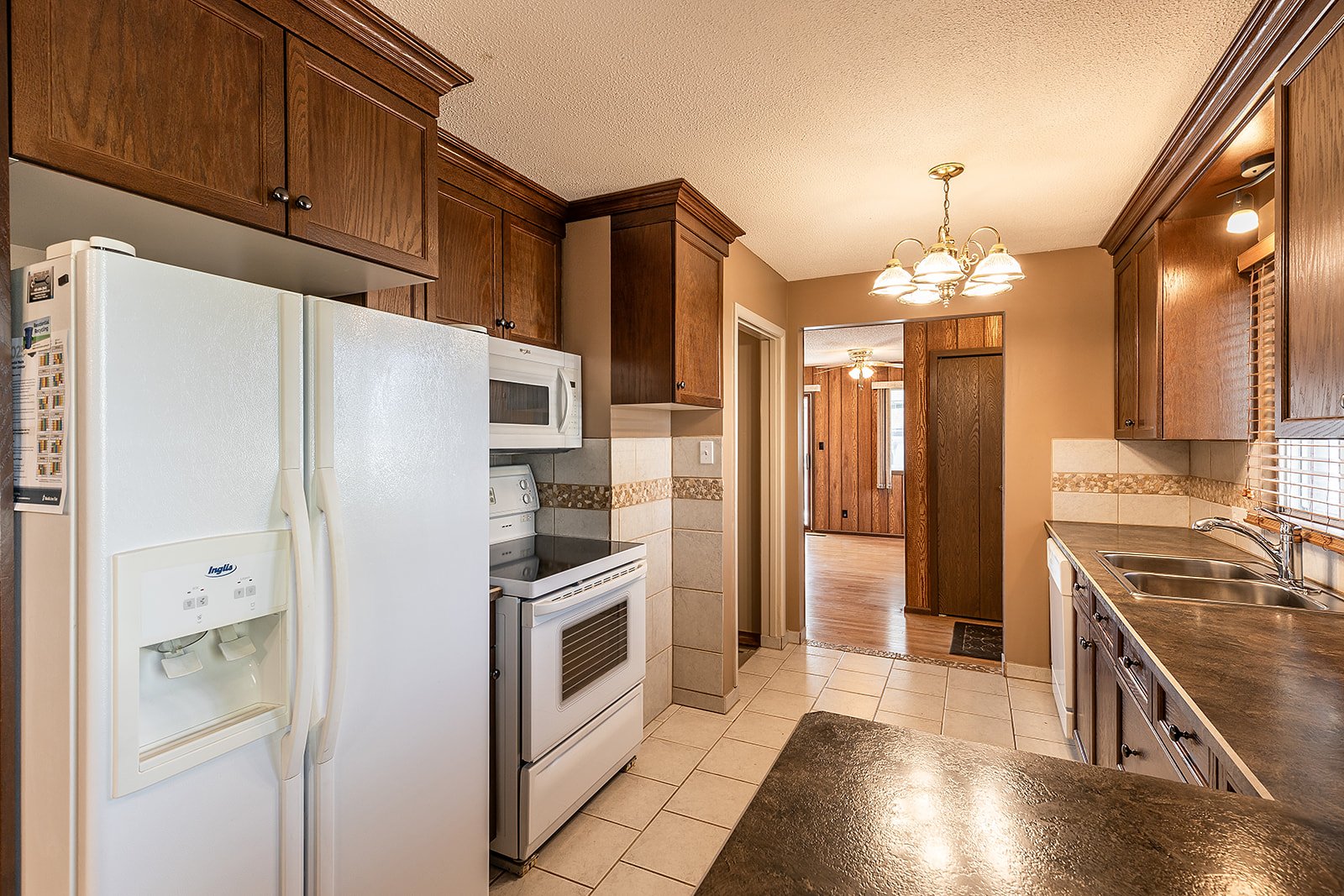 188 Burns Cres NW Vacant-15.jpg
