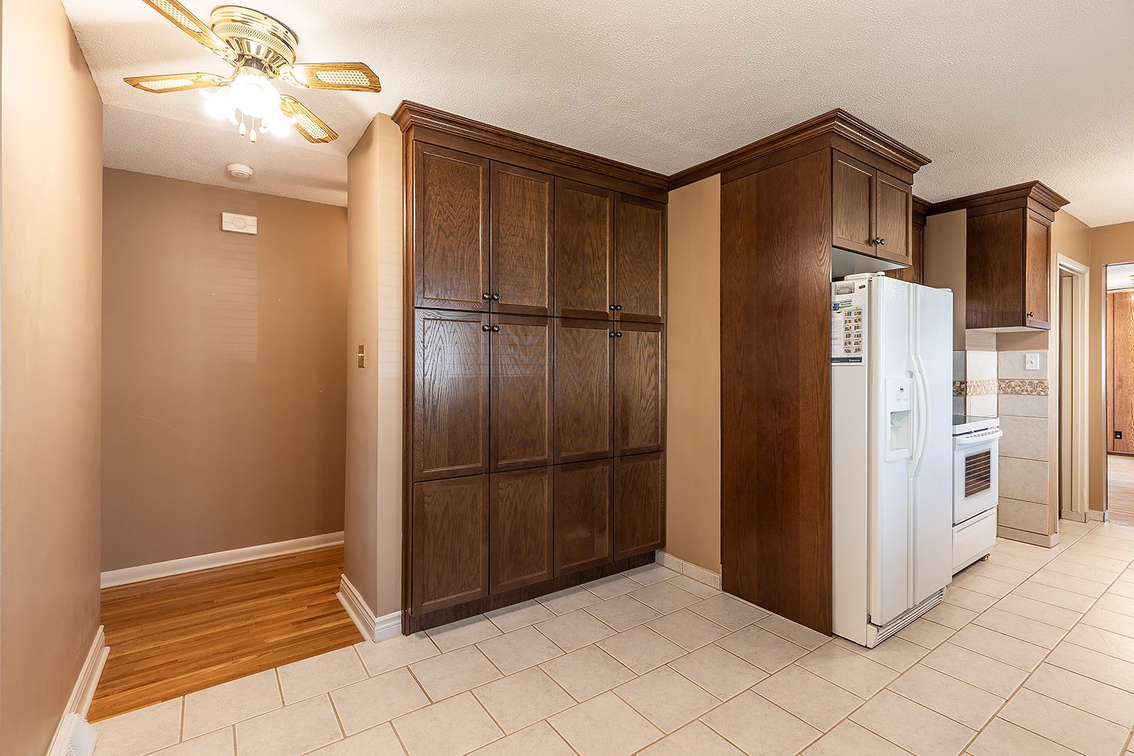 188 Burns Cres NW Vacant-18.jpg