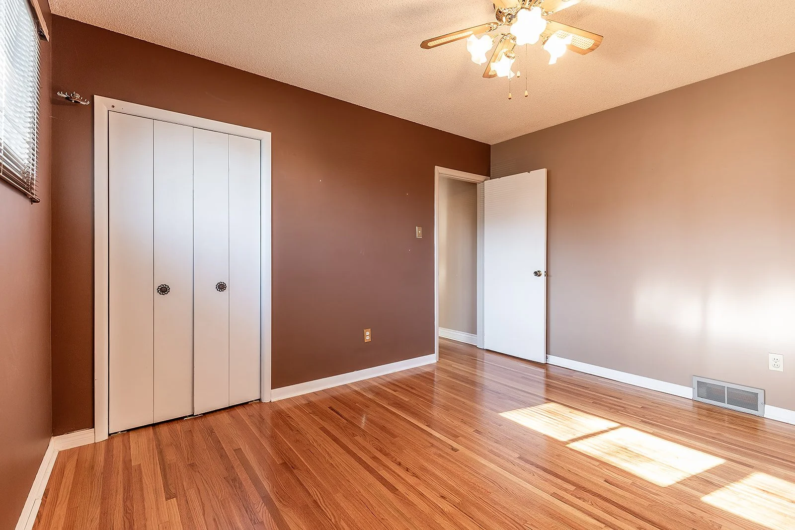 188 Burns Cres NW Vacant-25.jpg