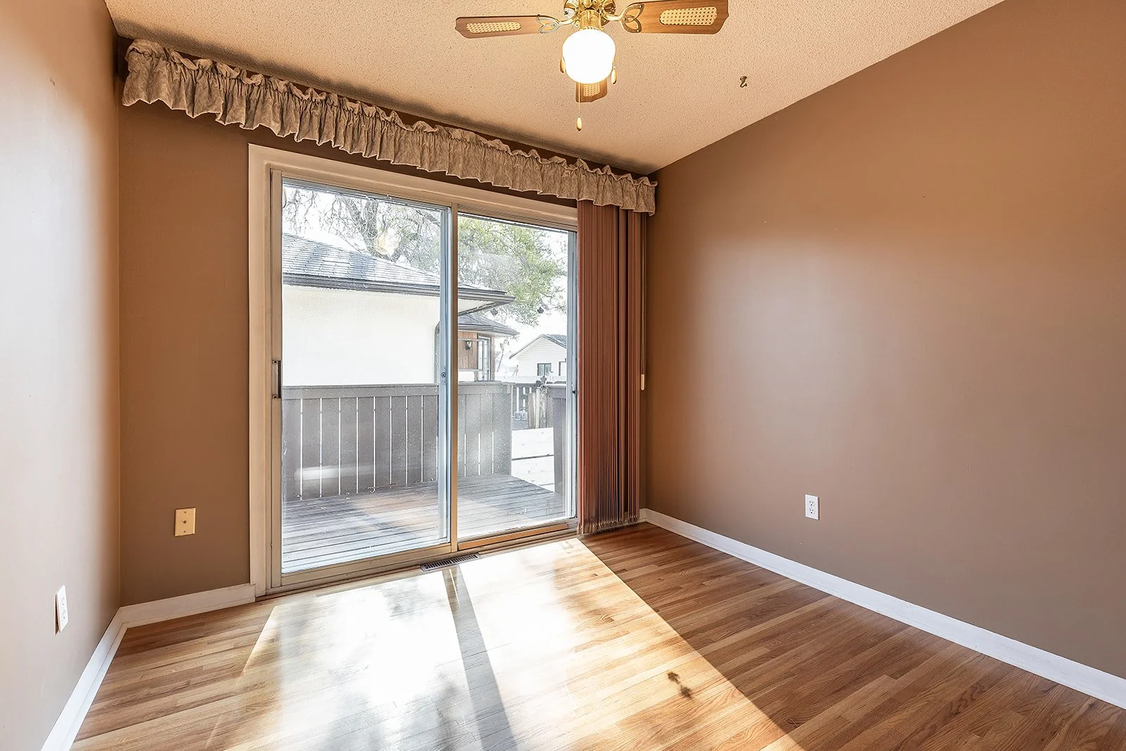188 Burns Cres NW Vacant-26.jpg