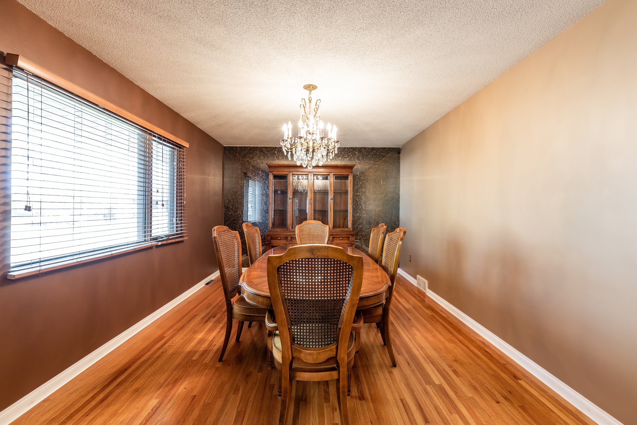 188 Burns Cres NW Vacant-20.jpg