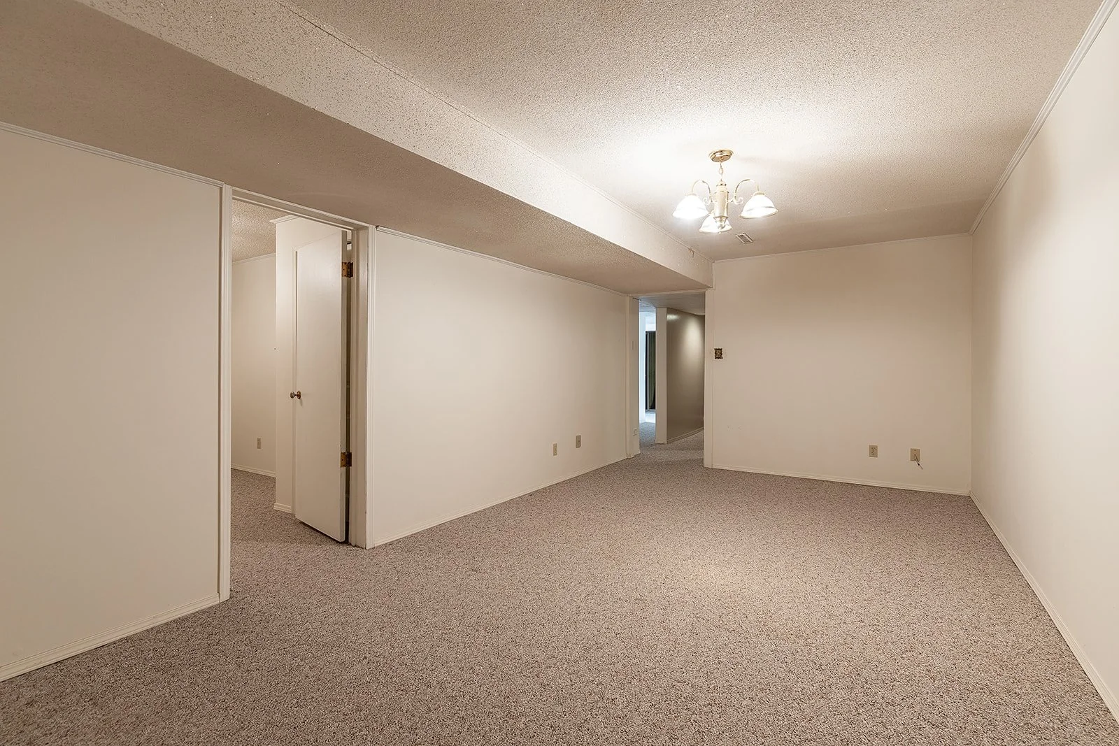188 Burns Cres NW Vacant-36.jpg