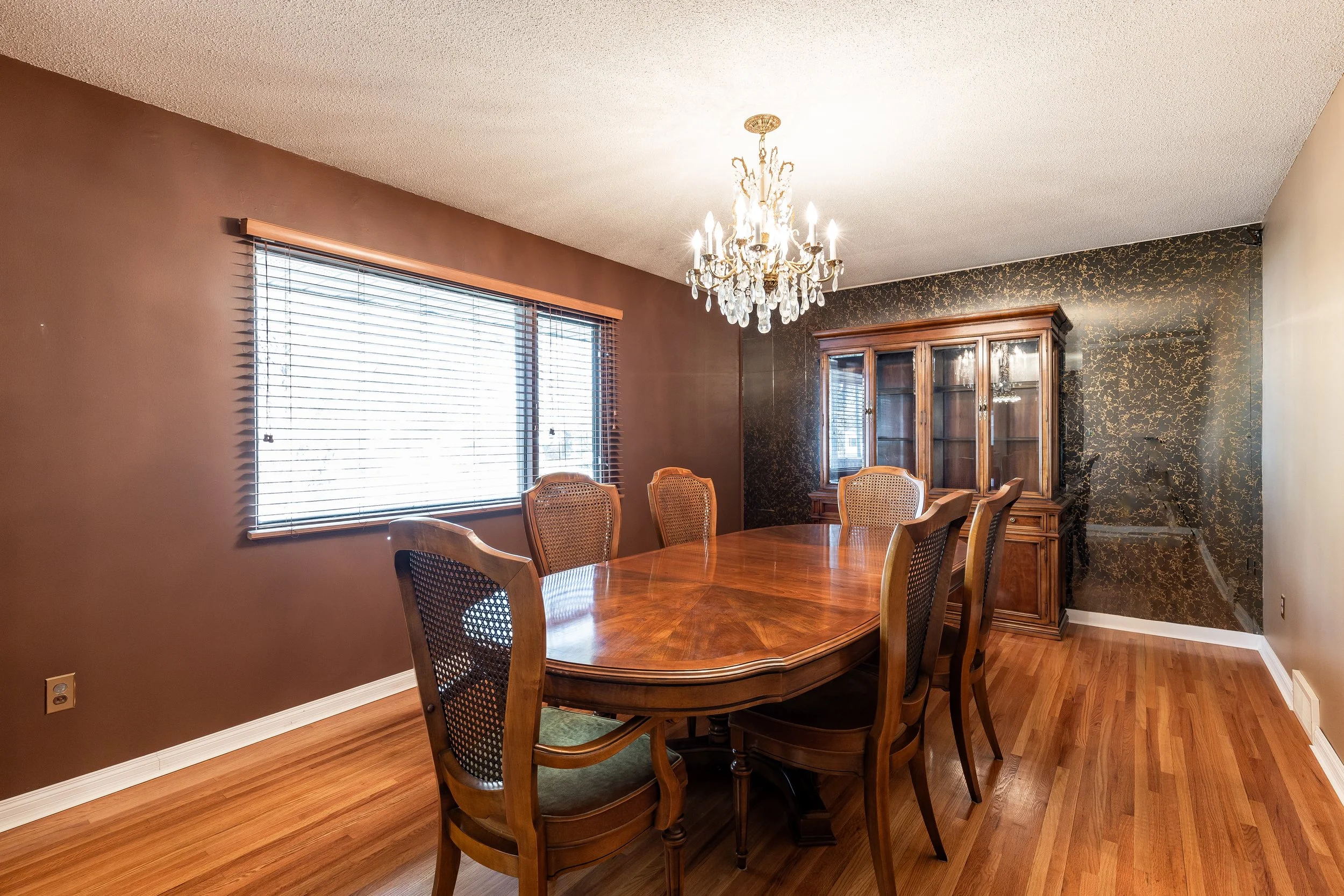 188 Burns Cres NW Vacant-21.jpg
