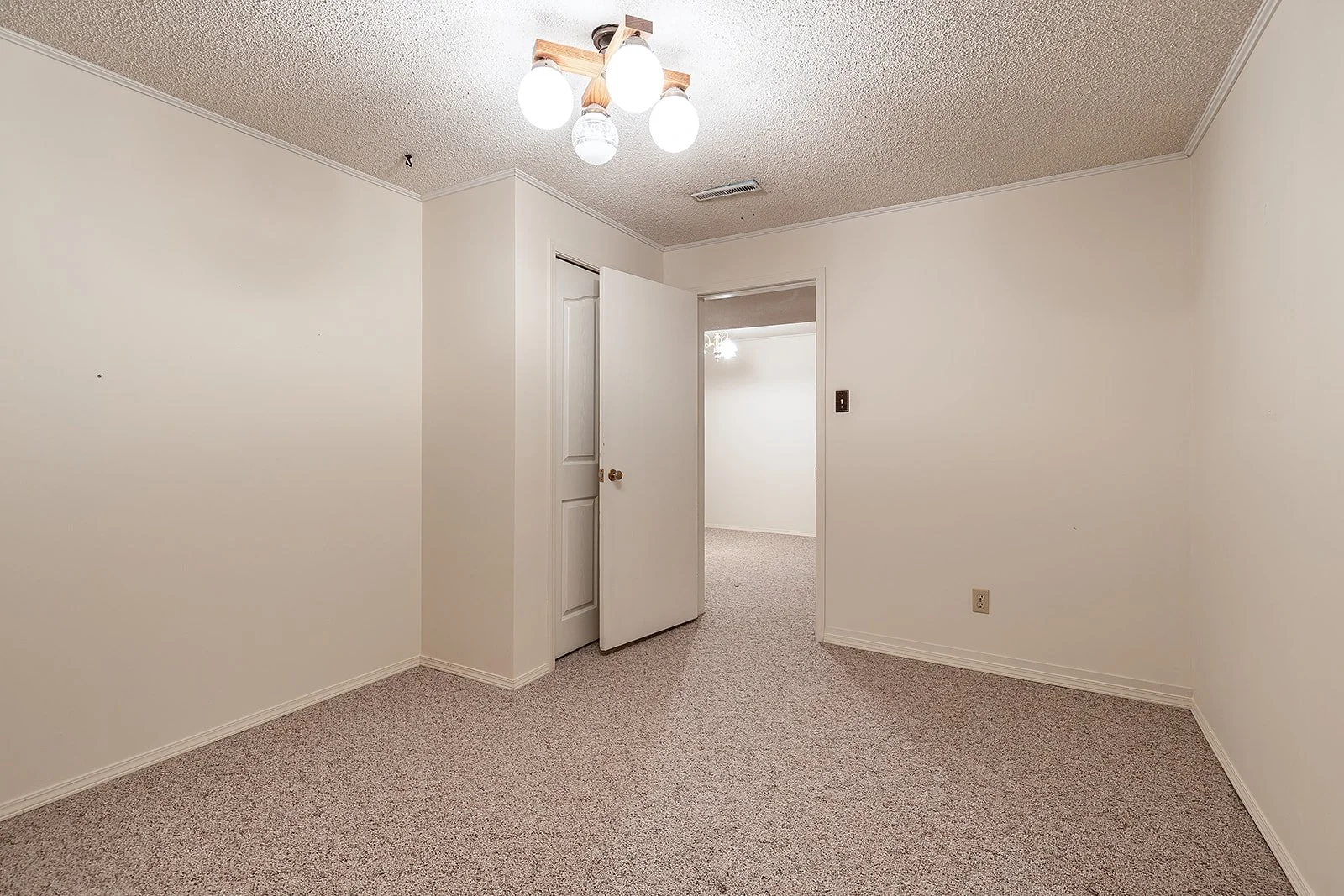 188 Burns Cres NW Vacant-38.jpg