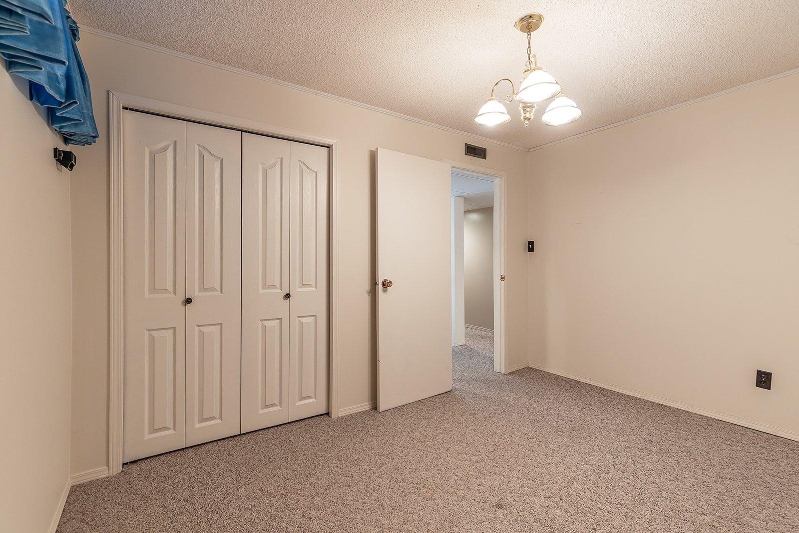 188 Burns Cres NW Vacant-40.jpg