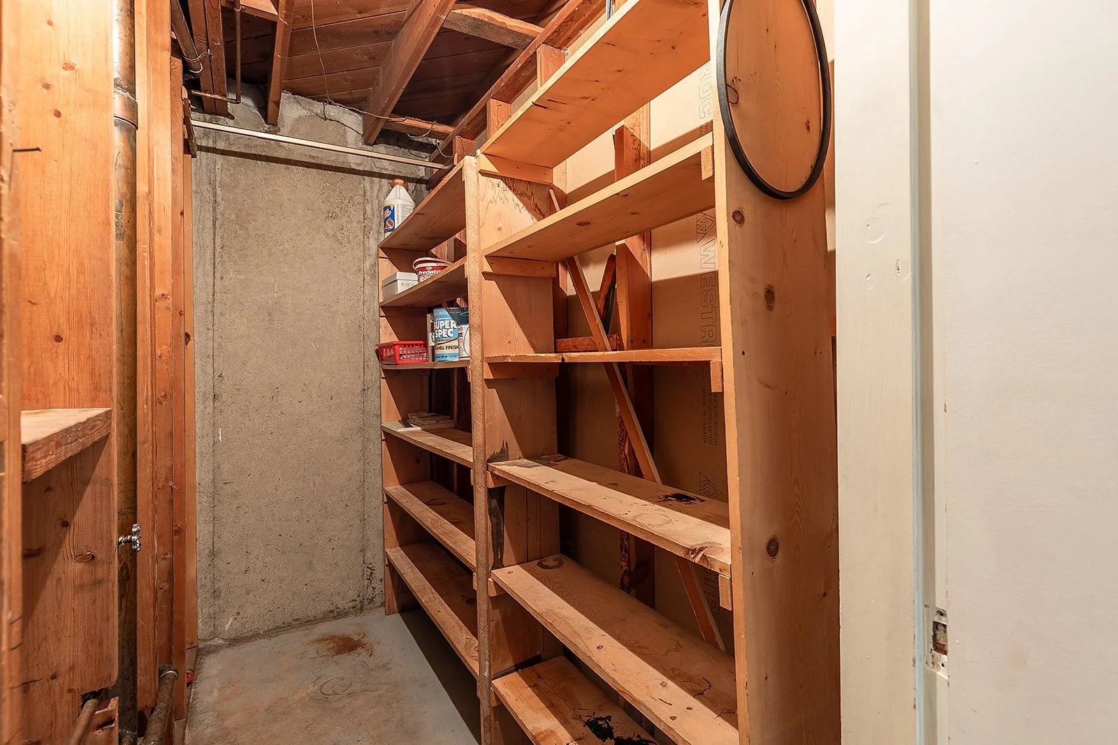 188 Burns Cres NW Vacant-42.jpg