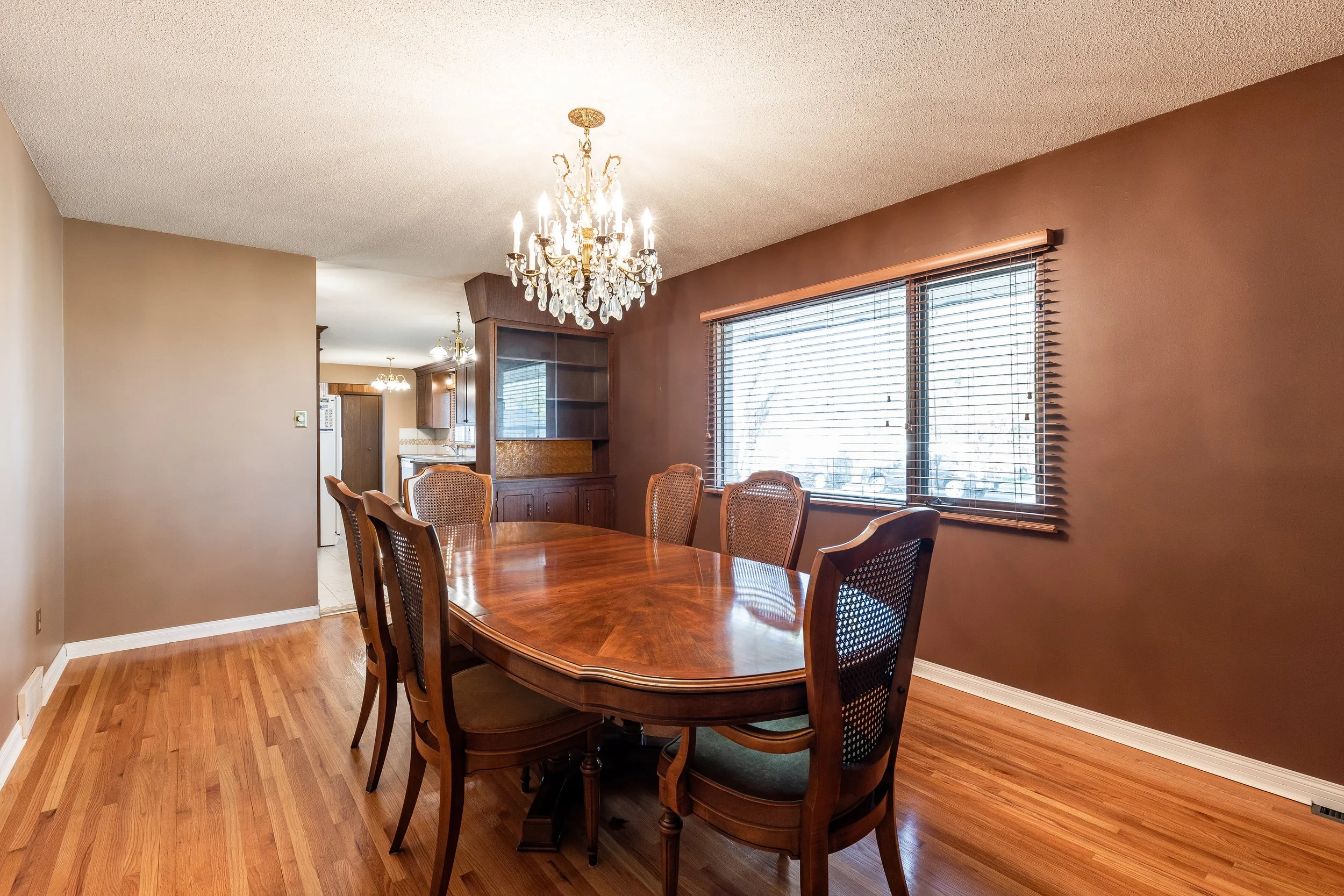 188 Burns Cres NW Vacant-22.jpg