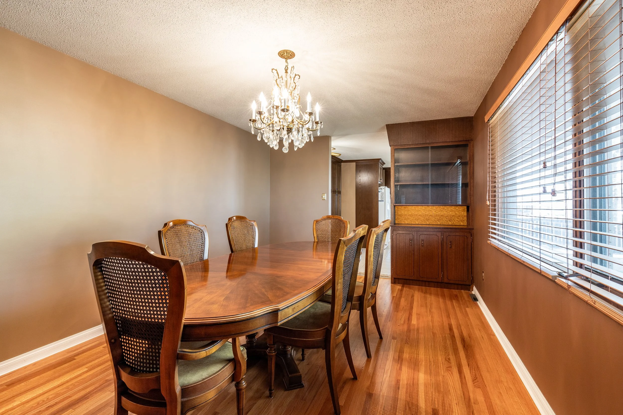 188 Burns Cres NW Vacant-23.jpg