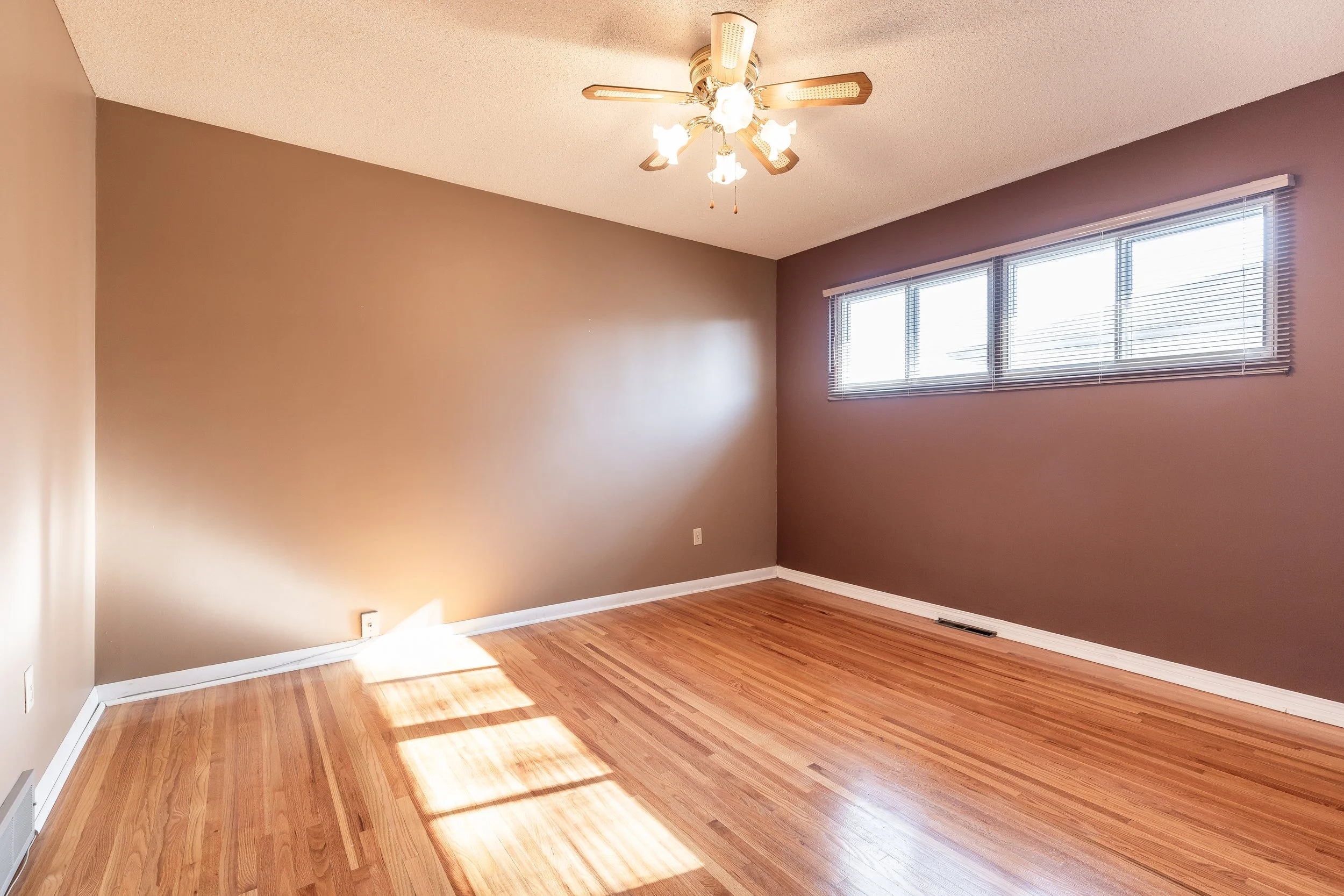 188 Burns Cres NW Vacant-24.jpg
