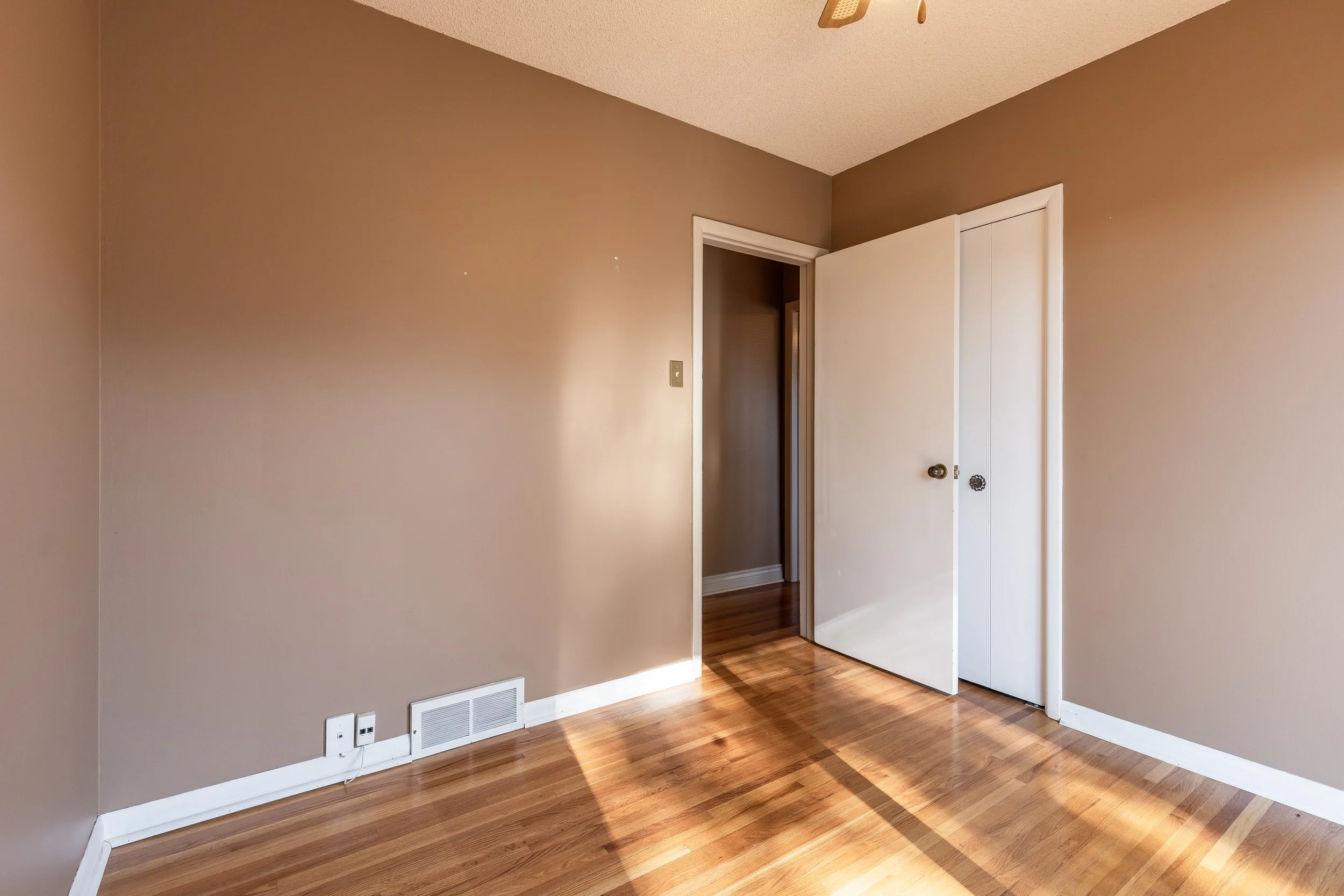 188 Burns Cres NW Vacant-27.jpg