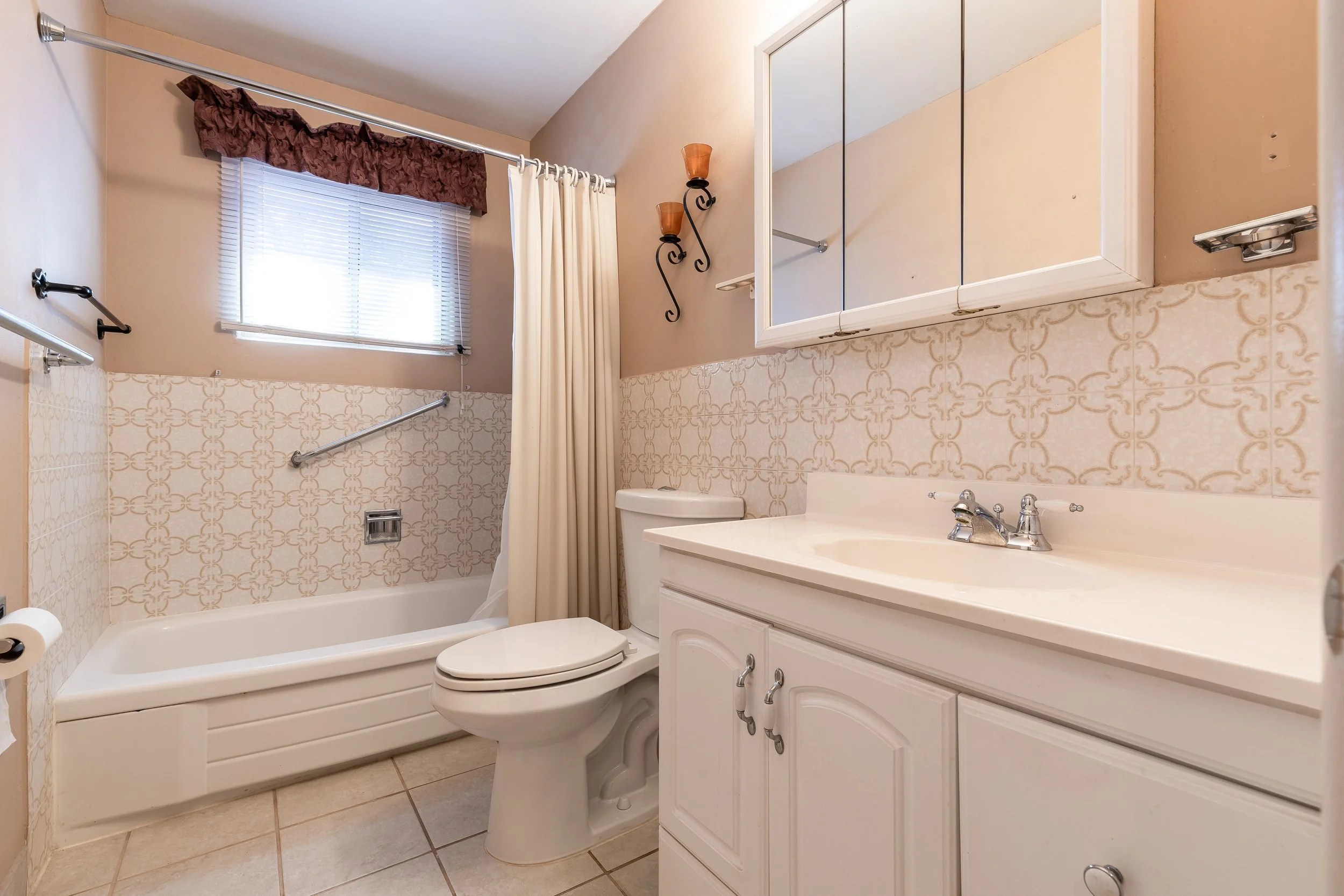188 Burns Cres NW Vacant-30.jpg