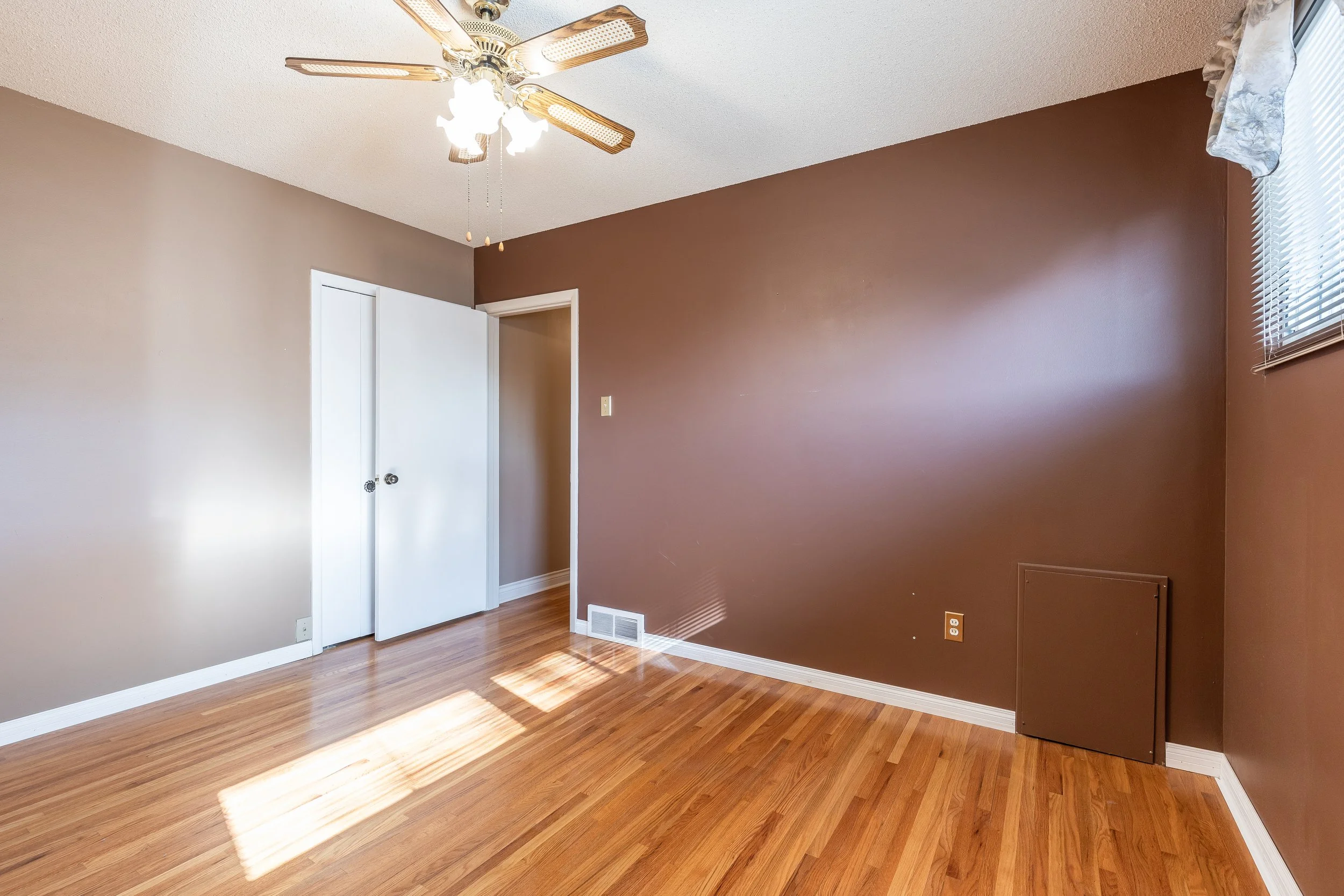 188 Burns Cres NW Vacant-32.jpg