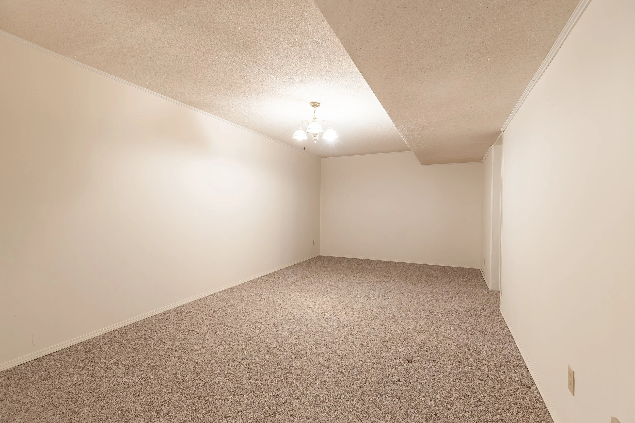188 Burns Cres NW Vacant-35.jpg
