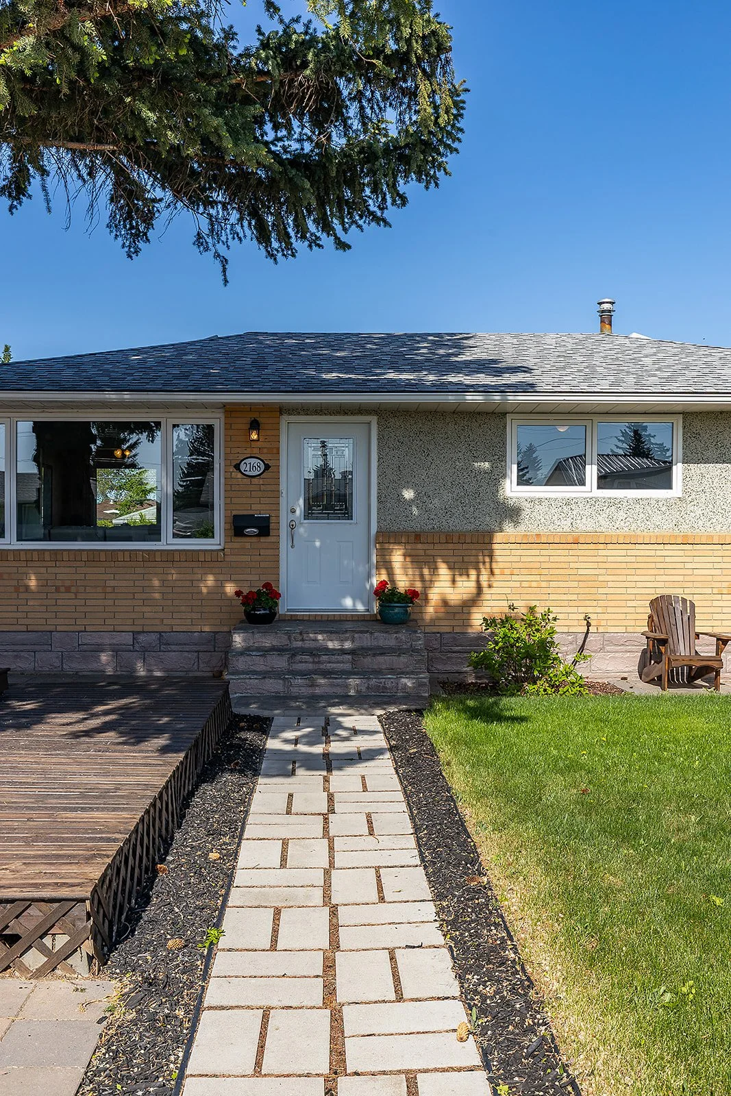 2168 20 Ave SE-4.jpg
