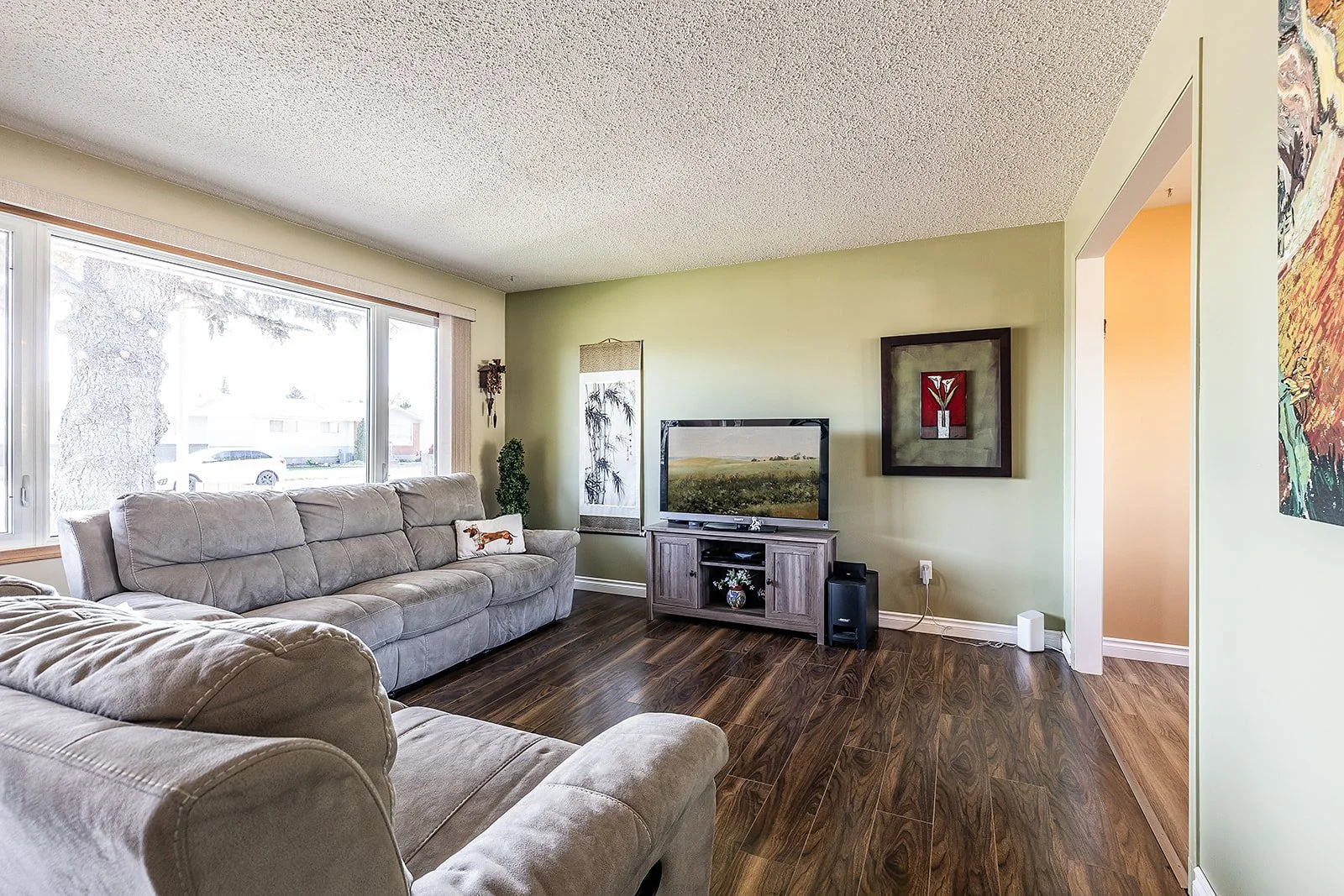 2168 20 Ave SE-8.jpg